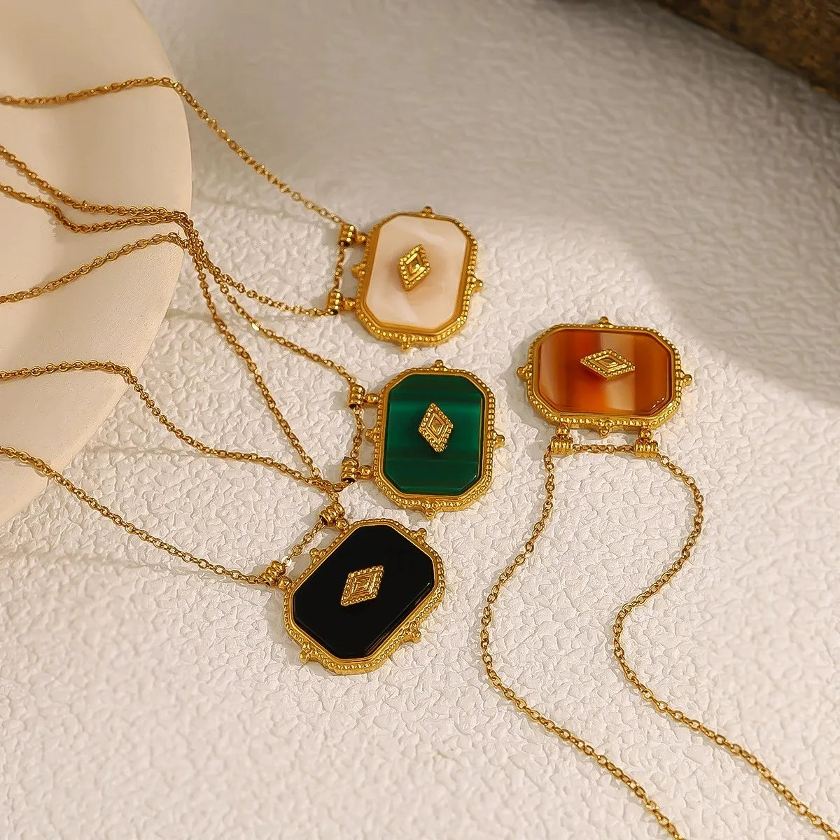 Stainless Steel Retro Geometric Pendant Necklaces for Women Luxury Acrylic Charm 18K Gold Plated Trendy Jewelry Christmas Gift