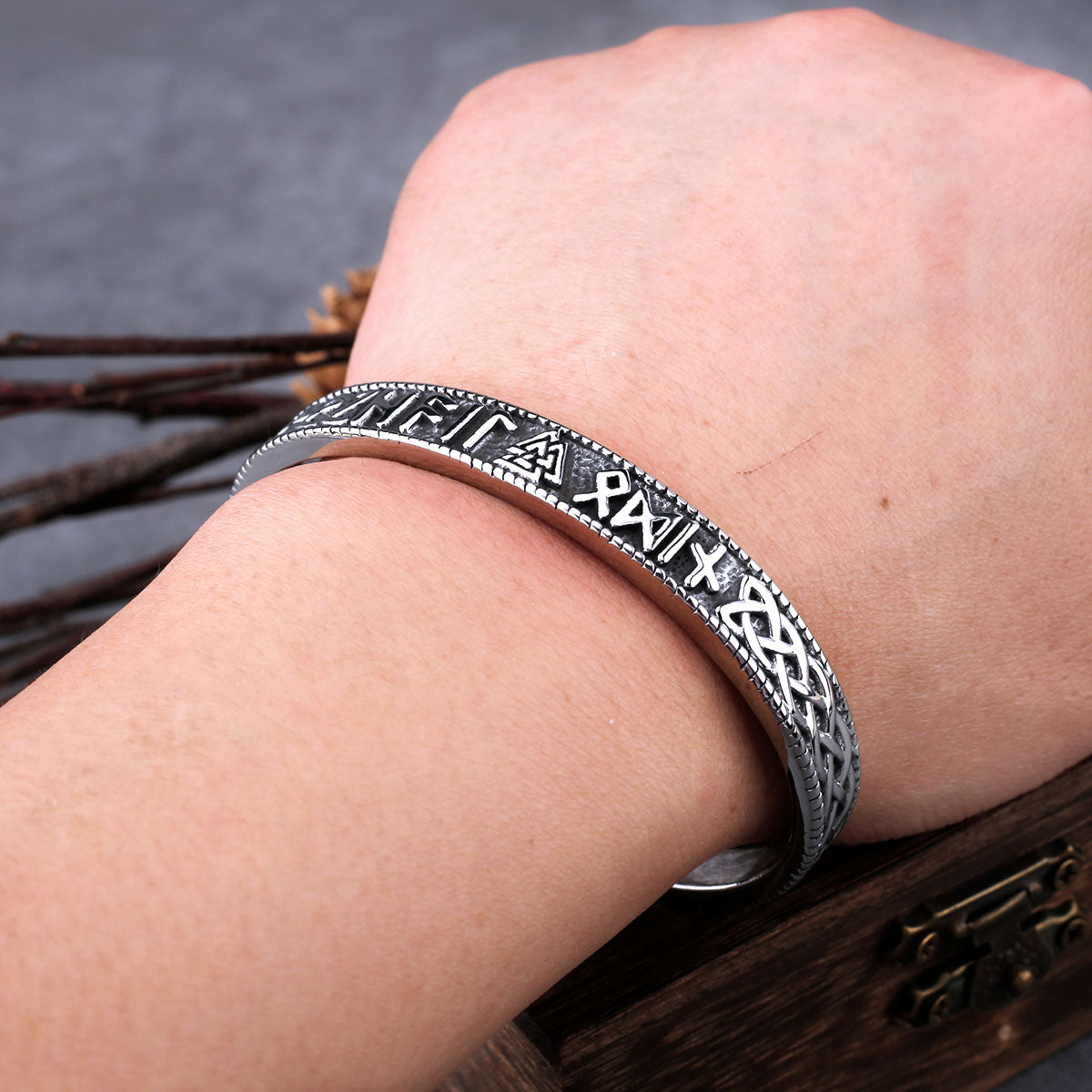 Stainless Steel Vijing Valknut Rune Bracelet for Men and Women Hip Hop Charm Wristband Cuff Charm Creative Vikings Jewelry Gift
