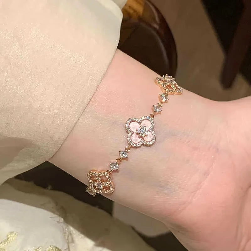 Qimeng Sweet Cherry" Vintage Pink Mother-of-Pearl Four-Leaf Clover Bracelet with Micro-Zirconia Inlay and Cutout Design