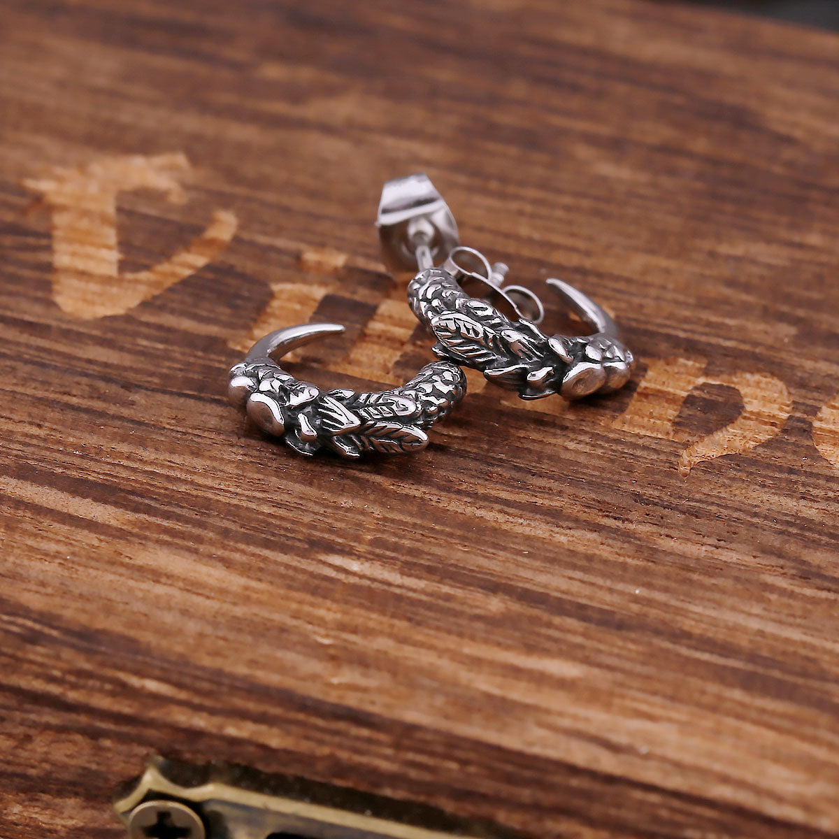 Vintage Eagle Claw Animal Stud Earrings For Men and Women Stainless Steel Punk Daily Party Earrings Fashion Charm Jewelry Gift