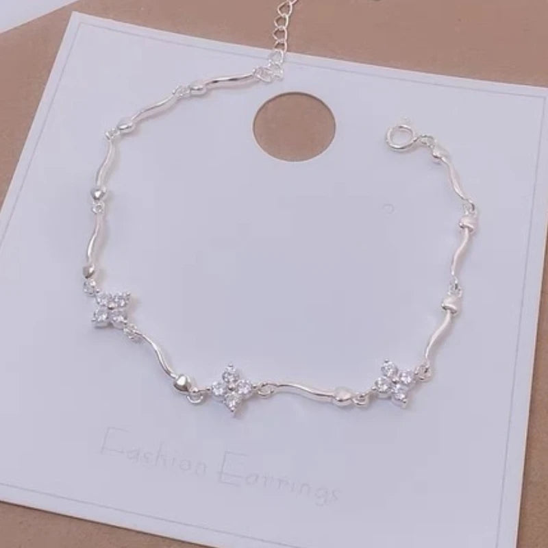 ANENJERY Sparkling Zircon Four Leaf Flower Chain Bracelet Light Luxury Design for Women Niche Simple Desgin Party Jewelry Gifts