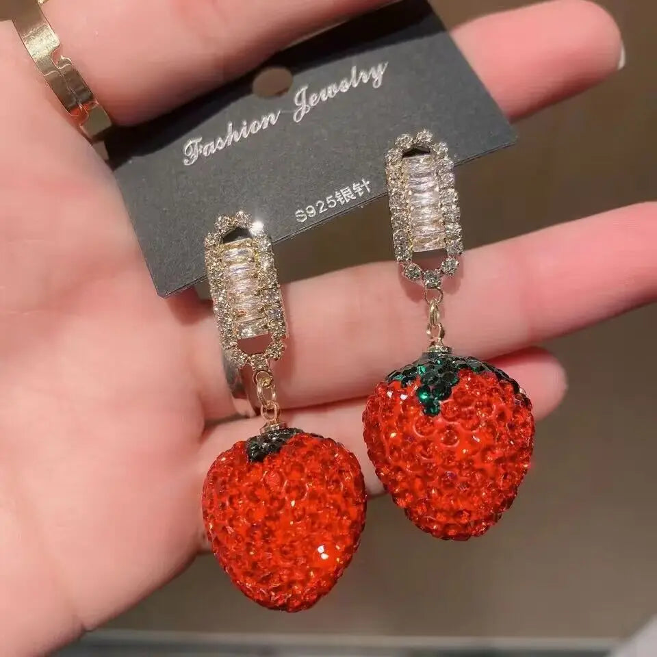 Vintage Pearl Rhinestone Strawberry C Drop Earrings for Women Sweet Romantic Gentle Dangle Earrings Exquisite Fashion Jewelry