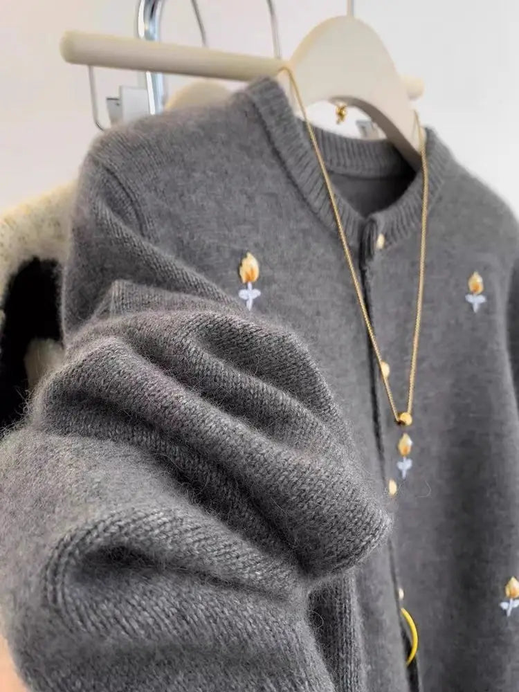 Grey Embroidered Raccoon Velvet Sweater Jacket for Women's Autumn and Winter 2024 New Lazy Style Korean Knitted Cardigan Top