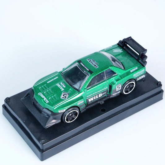 1:64 New Niche High-End Green Alloy Die-Cast Racing Car Model Toy Car for Boys and Adults, Collectible Display Ornament, Christmas Gift for Car Enthusiasts