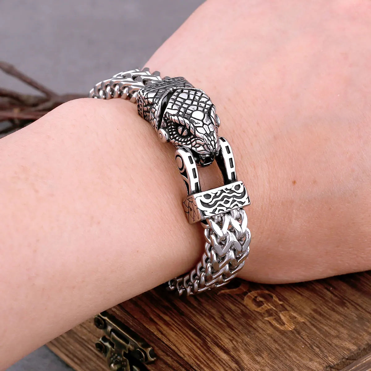 High Quality Nordic Viking Never Fade Stainless Steel Dominant Snake Head Bracelet Men Jewelry Gift Fashion Punk Charm Bracelet