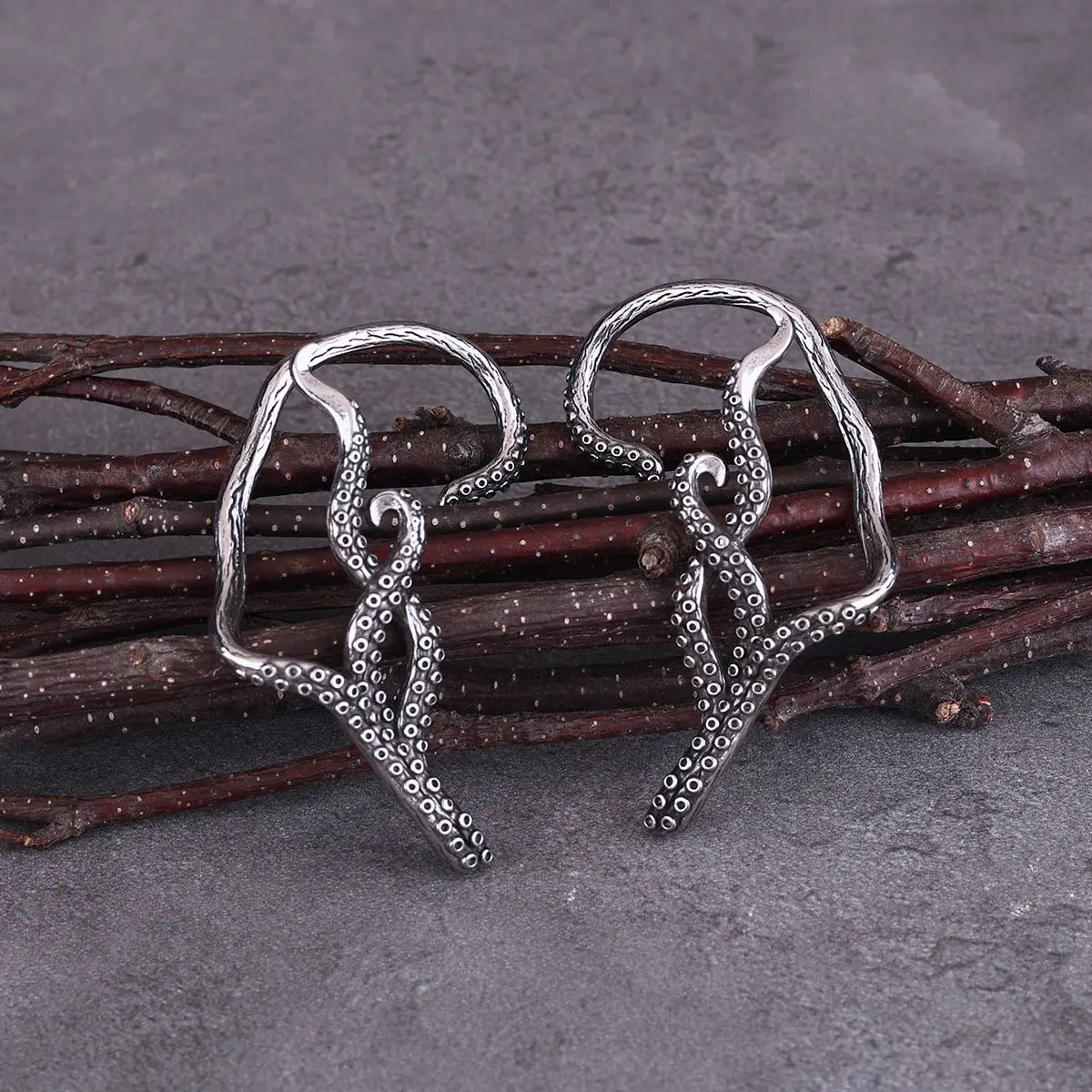 Vintage Twisted Snake Man and Woman Fashion Hip Hop Earrings Stainless Steel Dangle Earring Fashion Personalized Jewelry Gift