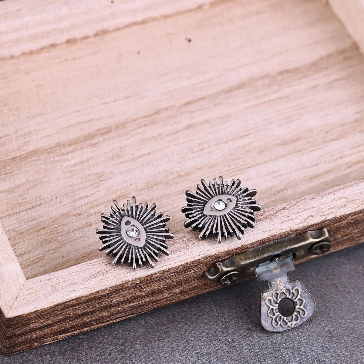 Fashion Sun Eyes Personalized Earrings for Men and Women Stainless Steel Hip Hop Street Earrings Punk Everyday Jewelry Gift