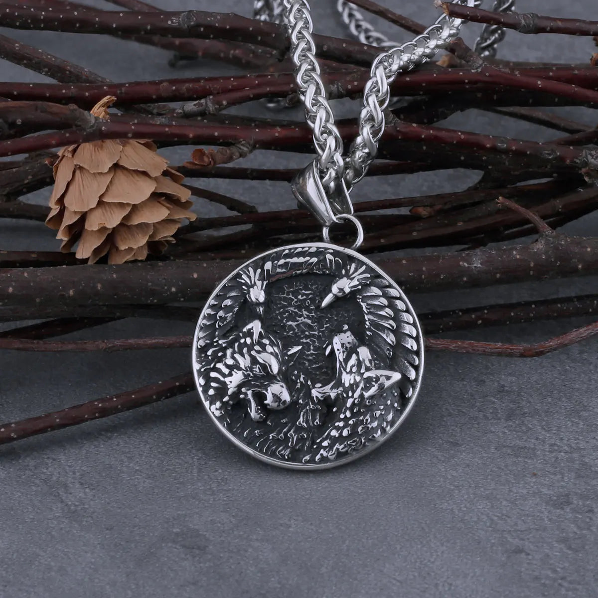 Men's Viking Wolf Head and Crow Road Sign Compass Necklace Nordic Wolf Animal Pendant Viking Wolf Stainless Steel Jewelry Gift