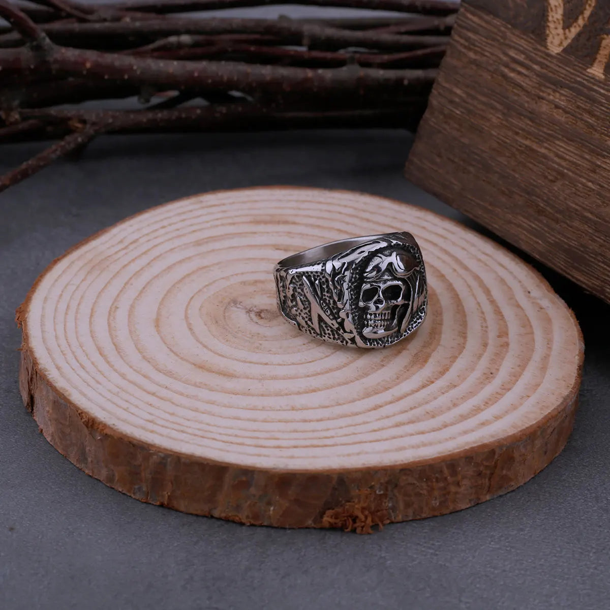 Vintage Skull Soldier Ring Men's Hip Hop Gothic Fashion High Quality Ring Rock Biker Jewelry Gift Wooden Box Dropshipping