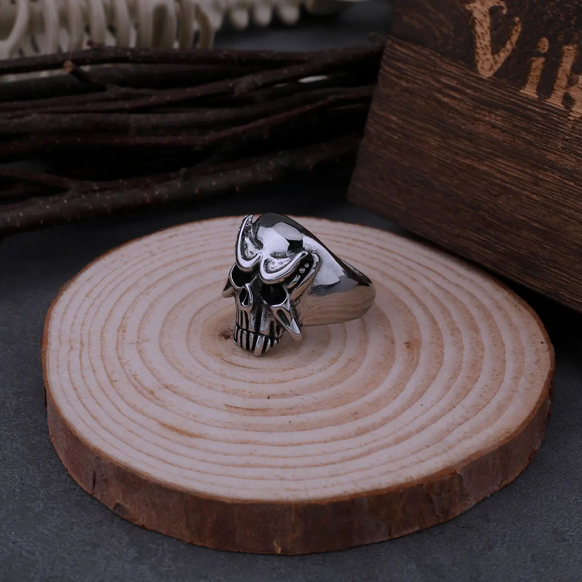 Vintage Samurai Skull Ring Men's Fashion Punk Hip Hop Biker Ring Gothic Skull Stainless Steel Jewelry Gift Drop Shipping