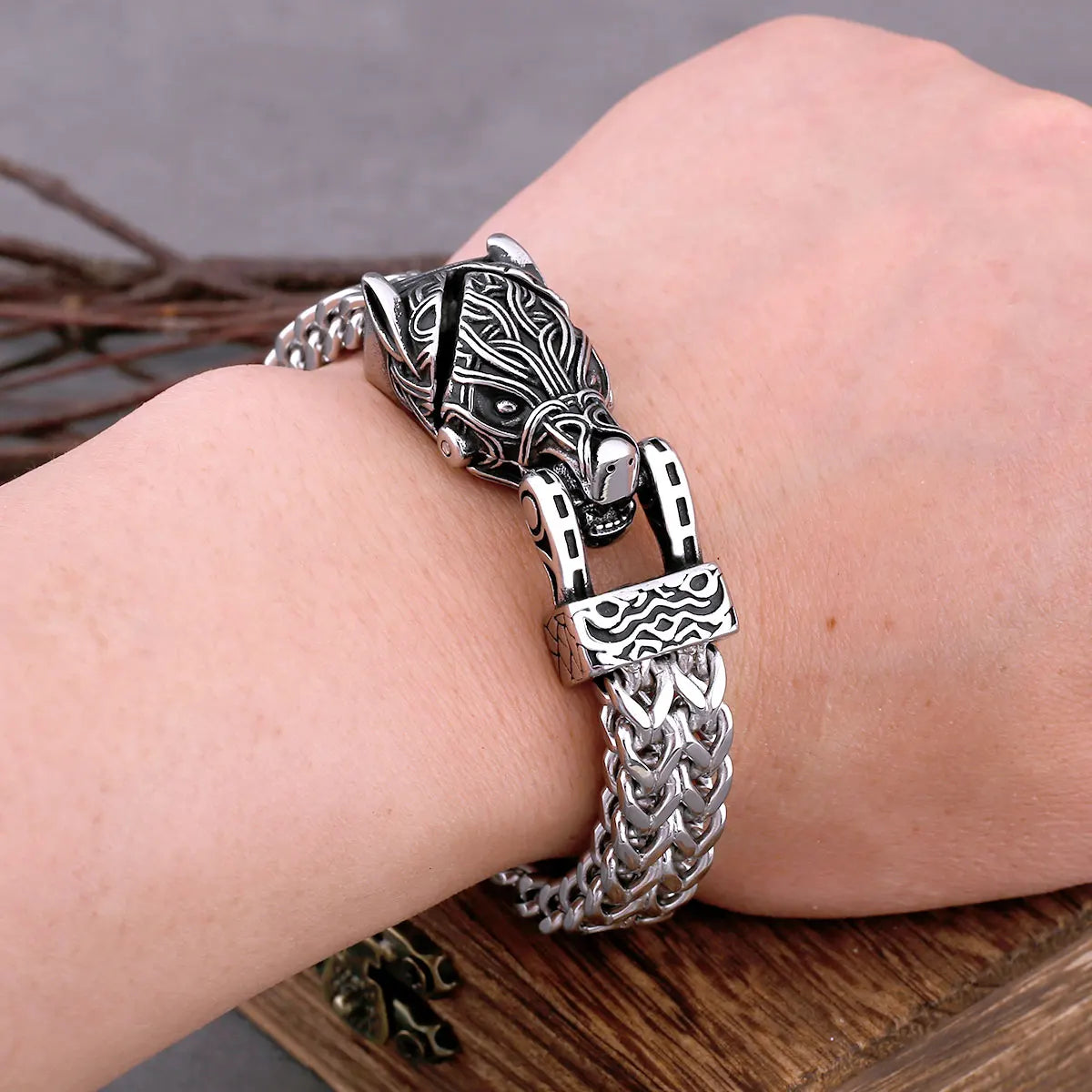 Fashionable Nordic Wolf Head 316L Stainless Steel Bracelet Dominant Animal Men's Bracelet Punk Cool Biker Wristband Accessories