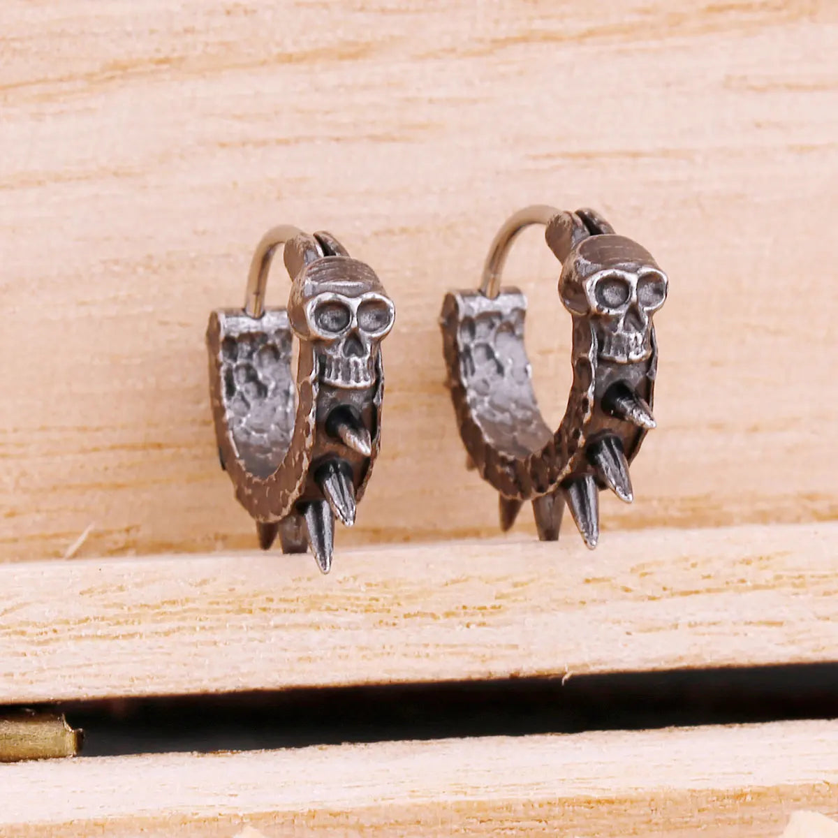 Fashion Black Skull Simple Earrings For Men Stainless Steel Hip Hop Rock Biker Earrings Punk Vintage Skeleton Jewelry As Gift