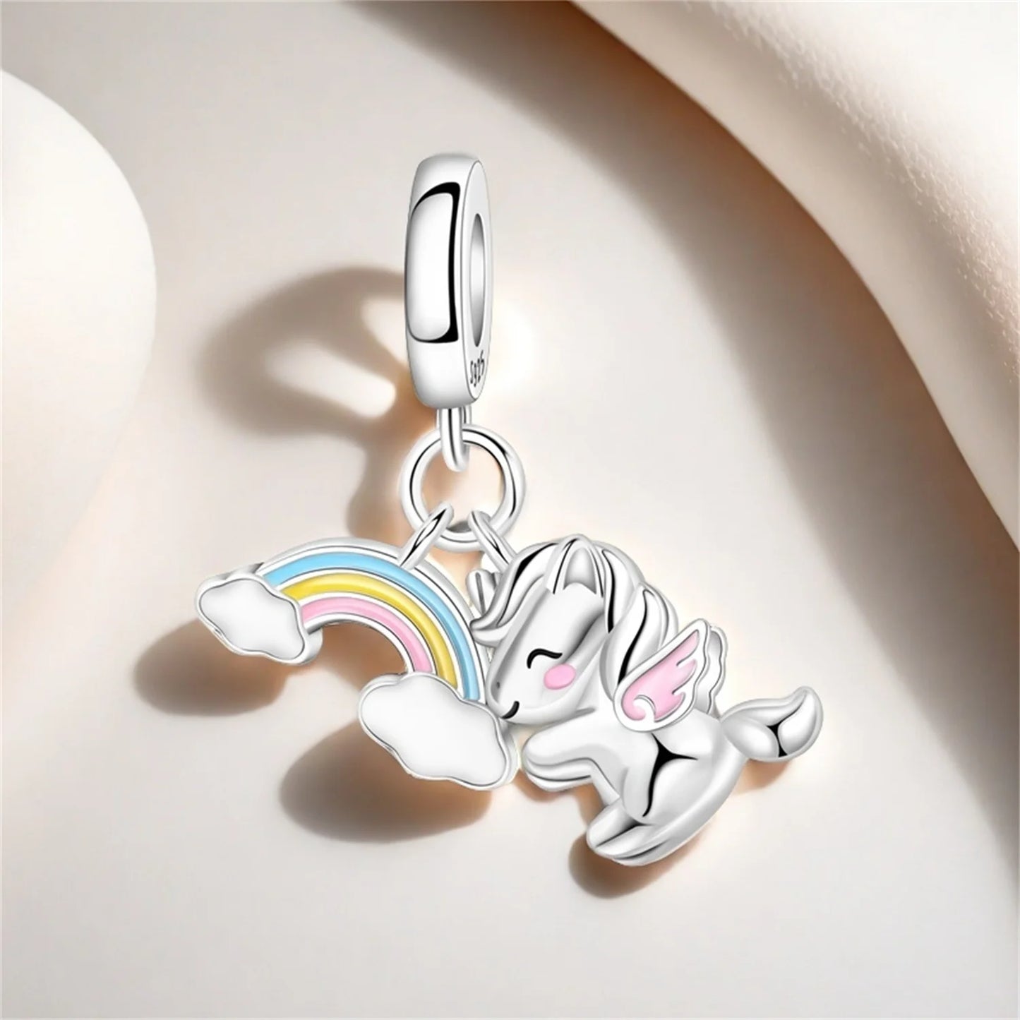 New 925 Sterling Silver Embracing the Rainbow Unicorn Pendants Bracelet Charms Fit Jewelry Party Beads DIY Fine Gifts Accessory