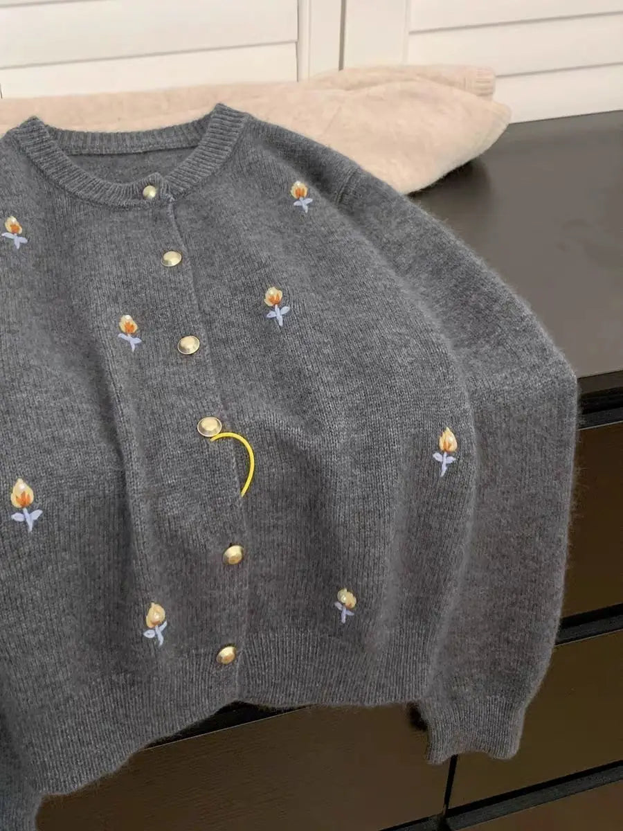 Grey Embroidered Raccoon Velvet Sweater Jacket for Women's Autumn and Winter 2024 New Lazy Style Korean Knitted Cardigan Top