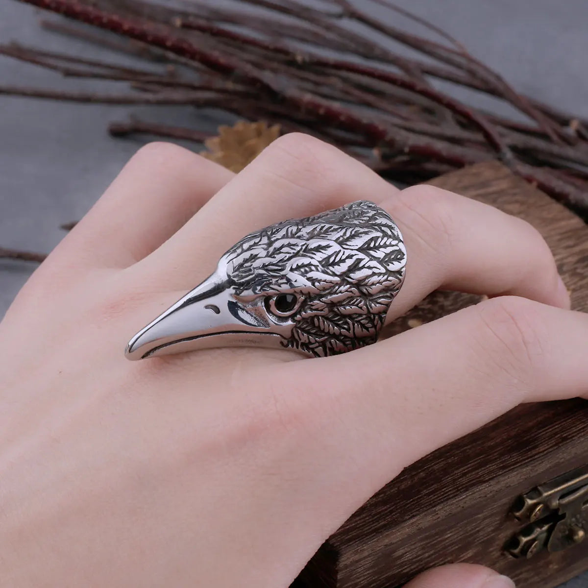 Stainless Steel Retro Red Black Eye Eagle Ring Men Hip Hop Fashion Biker Animal Ring Eagle Jewelry Boyfriend Gift Wooden Box