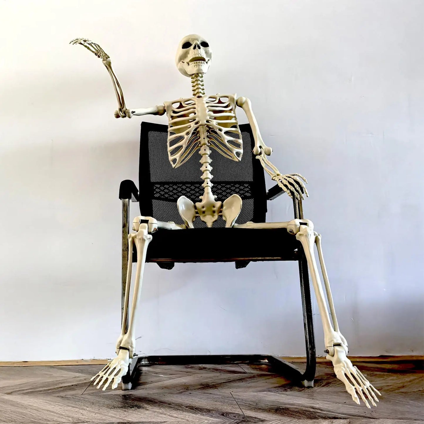Halloween Skeleton Realistic Posable Skeleton with Movable Joints Weather-Resistant Outdoor Decorations Spooky Photo Props Party