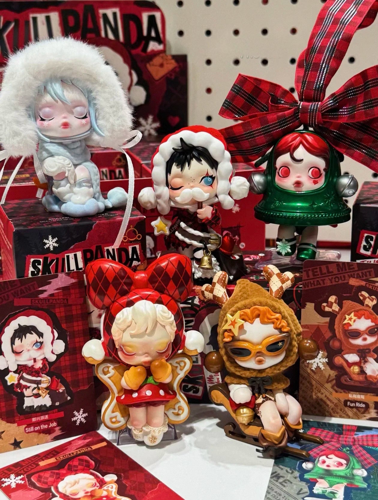 Genuine POP MART SKULLPANDA the Best Seaion Series Blind Box Doll Christmas Gift Trendy Collectible Toy The surprise of Christma