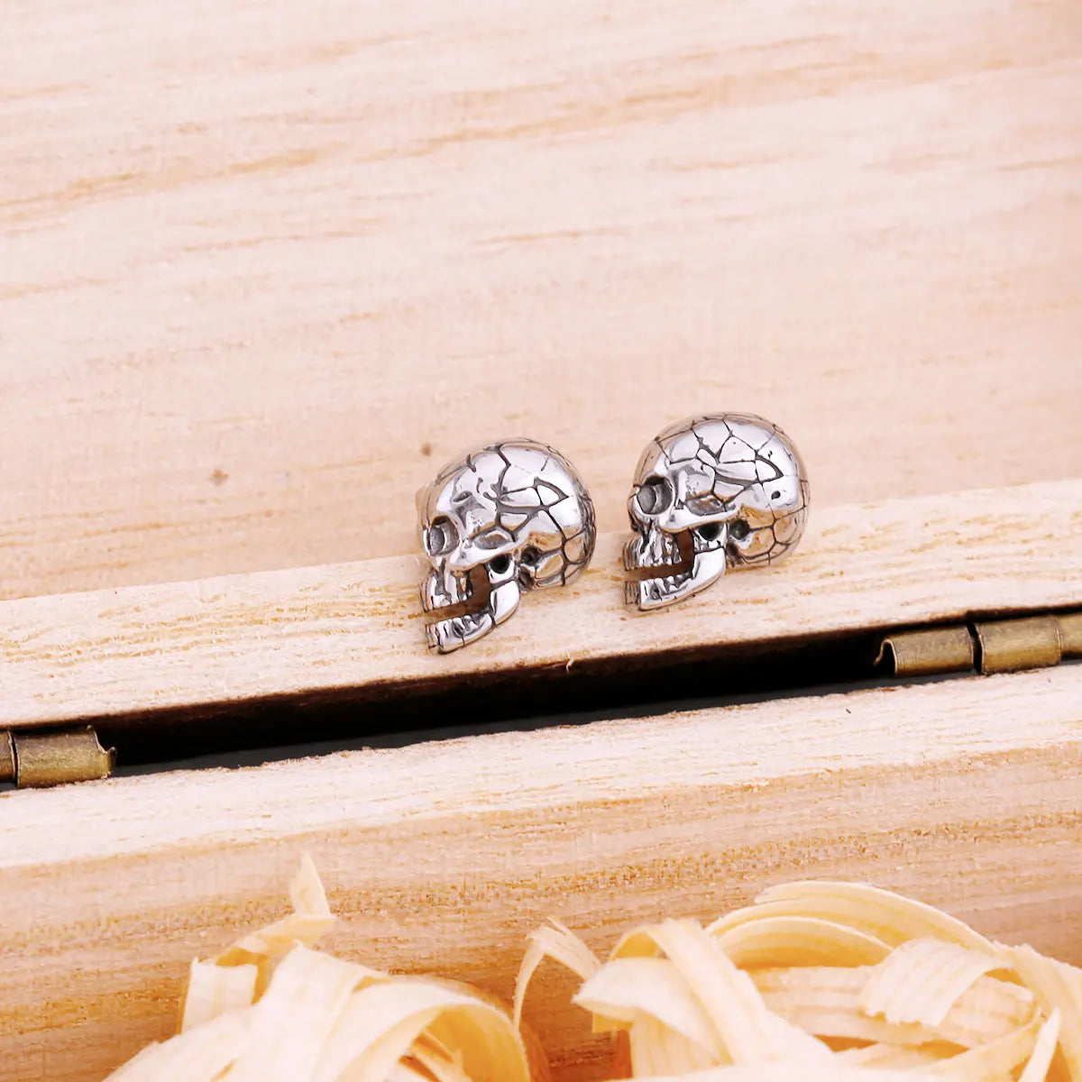 Punk Crack Skull Stud Earrings For Men Gothic Ghost Hip Hop Biker Stainless Steel Earrings Fashion Street Style Skeleton Jewelry
