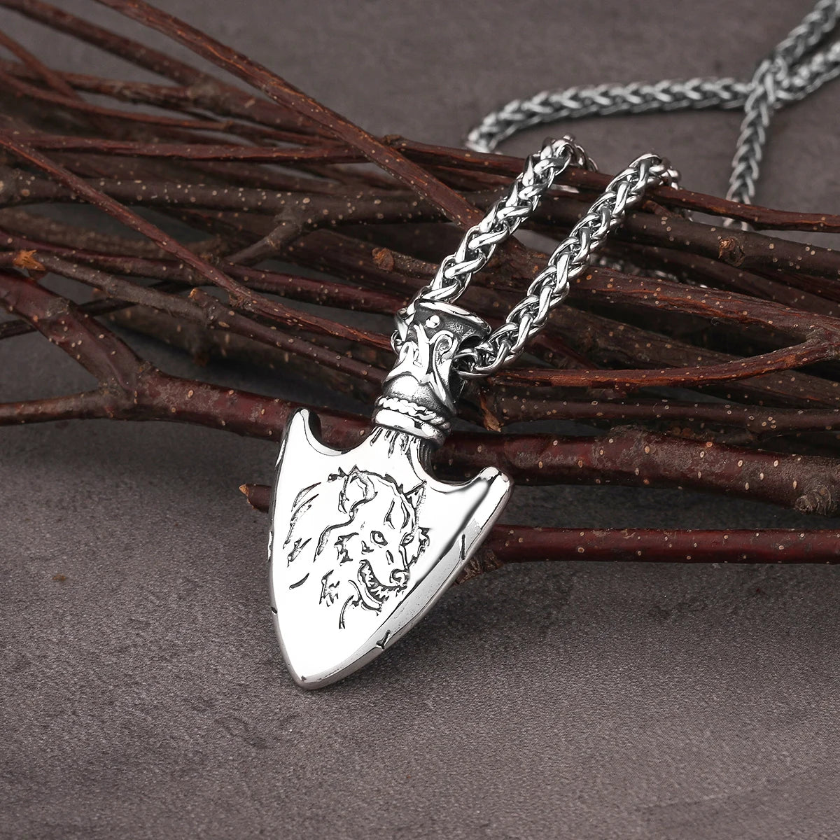 Vintage Viking Weapon Spear Pendant Necklace Stainless Steel Nordic Wolf Totem Amulet Jewelry Halloween Party Gift for Men Women