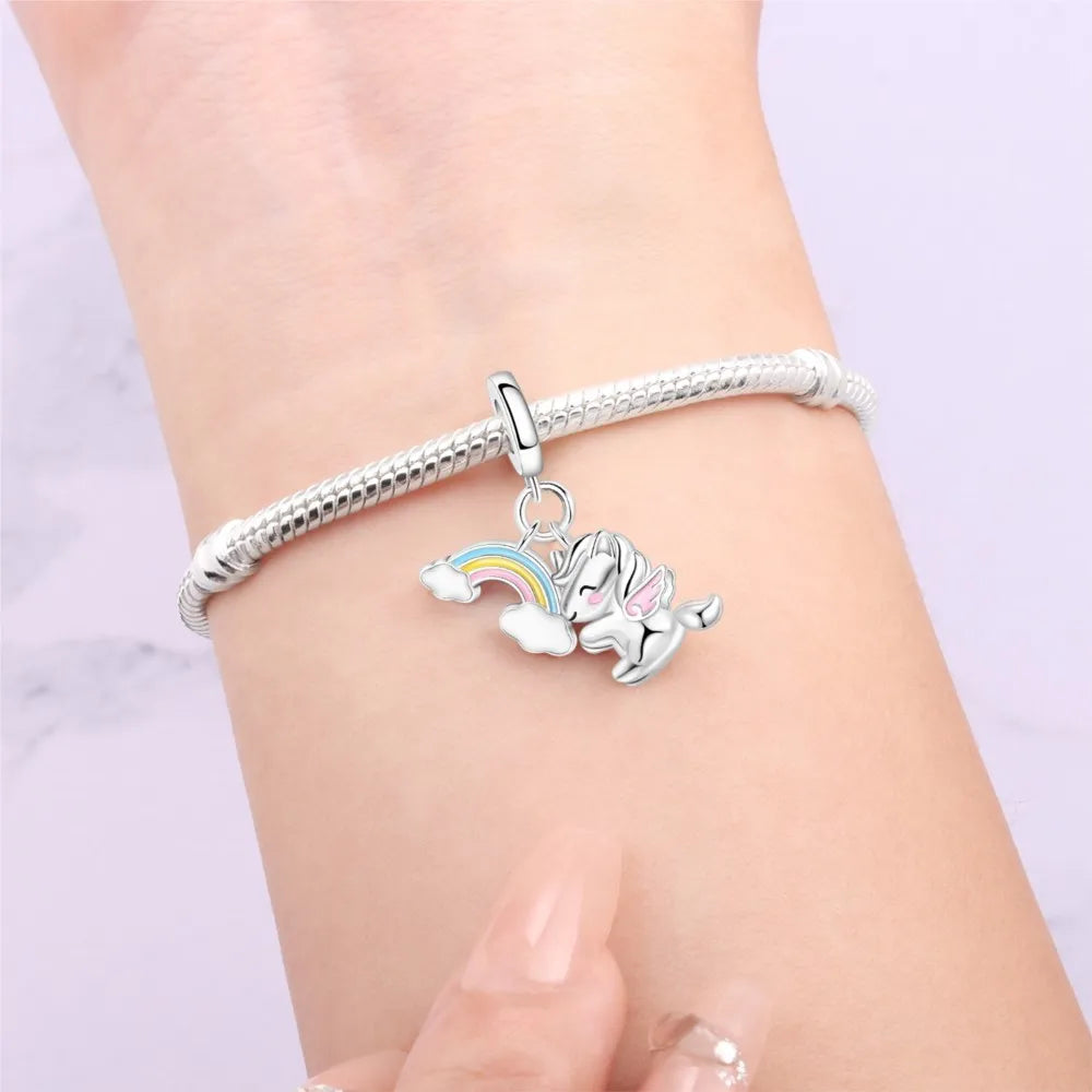 New 925 Sterling Silver Embracing the Rainbow Unicorn Pendants Bracelet Charms Fit Jewelry Party Beads DIY Fine Gifts Accessory