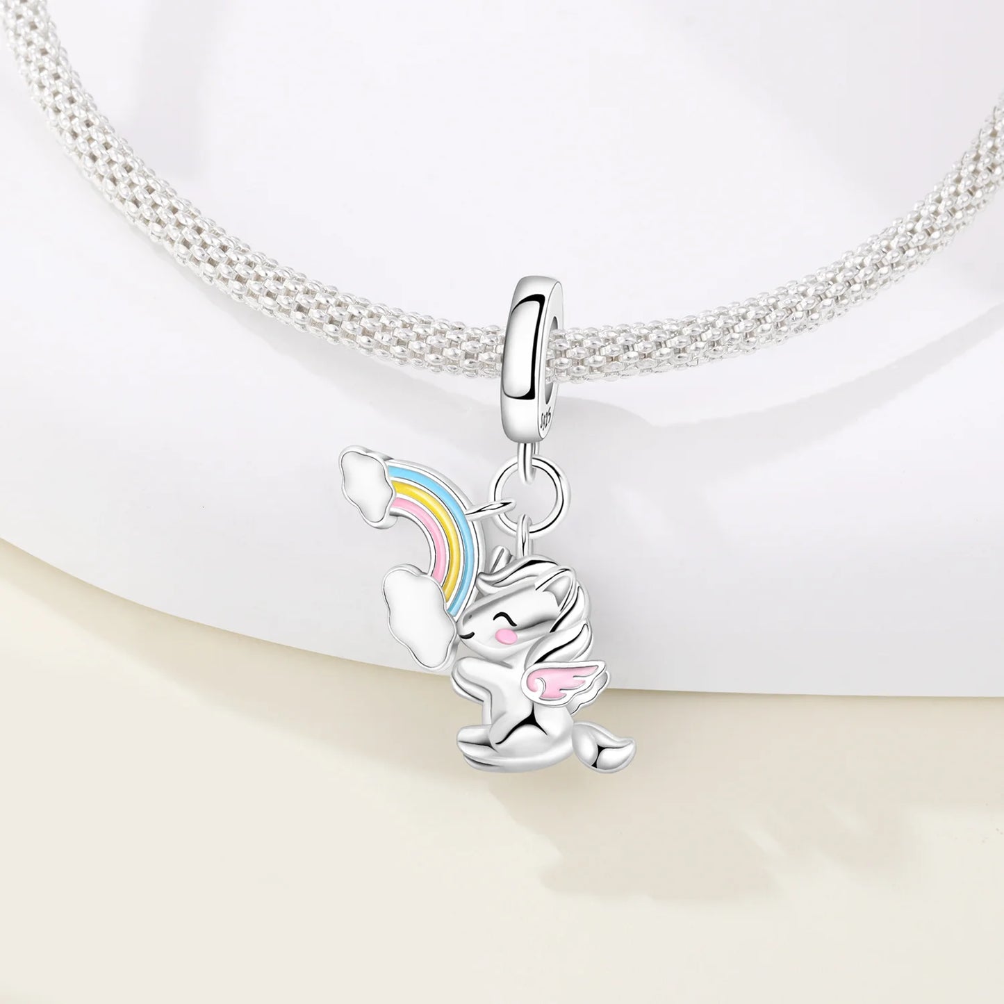 New 925 Sterling Silver Embracing the Rainbow Unicorn Pendants Bracelet Charms Fit Jewelry Party Beads DIY Fine Gifts Accessory
