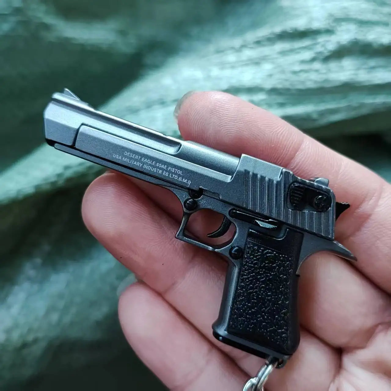 Detachable 1:4 Scale Desert Eagle Pistol Model Alloy Keychain Mini Toy Gun Weapon Keychain for Adult Kids Christmas Gift