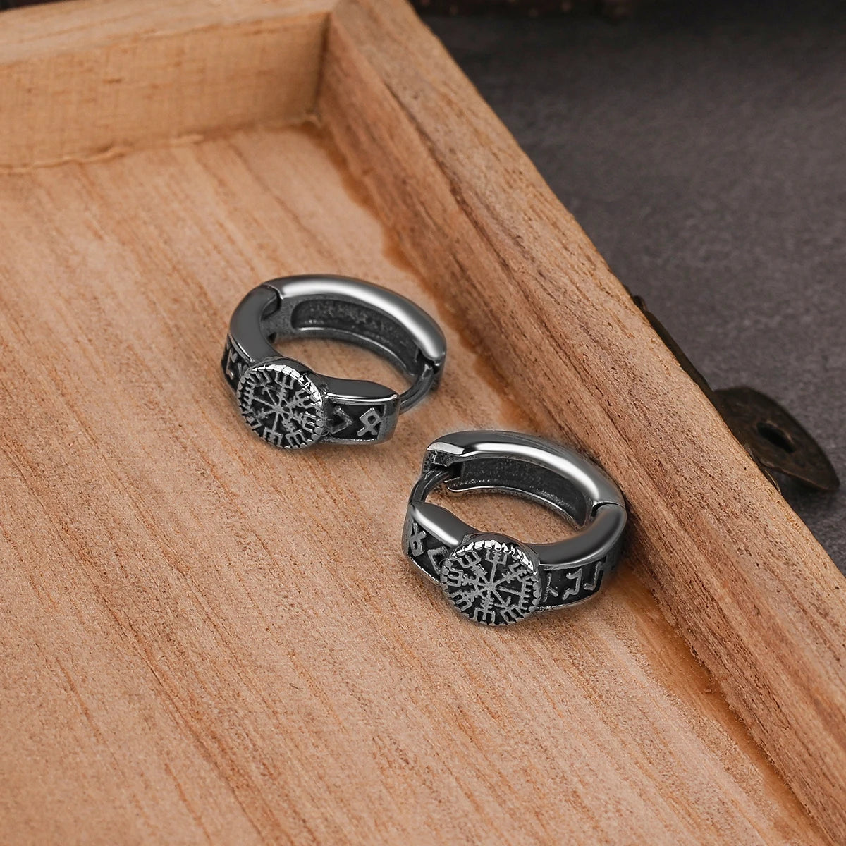 Vintage Viking Vegvísir Hoop Earrings Men Women Tiny Circle Ear Jewelry Stainless Steel Rune Scandinavian Earring Gift
