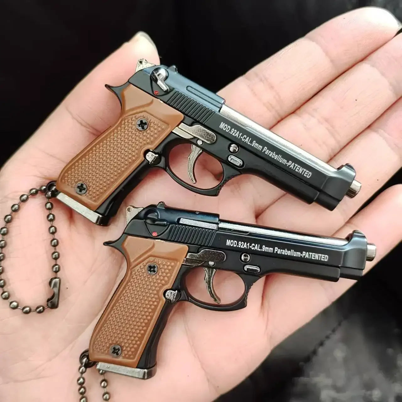 1:3 Scale 92f Alloy Pistol Keychain Mini Toy Gun Weapon Model Metal Keychain For Adult Kids Christmas Gift