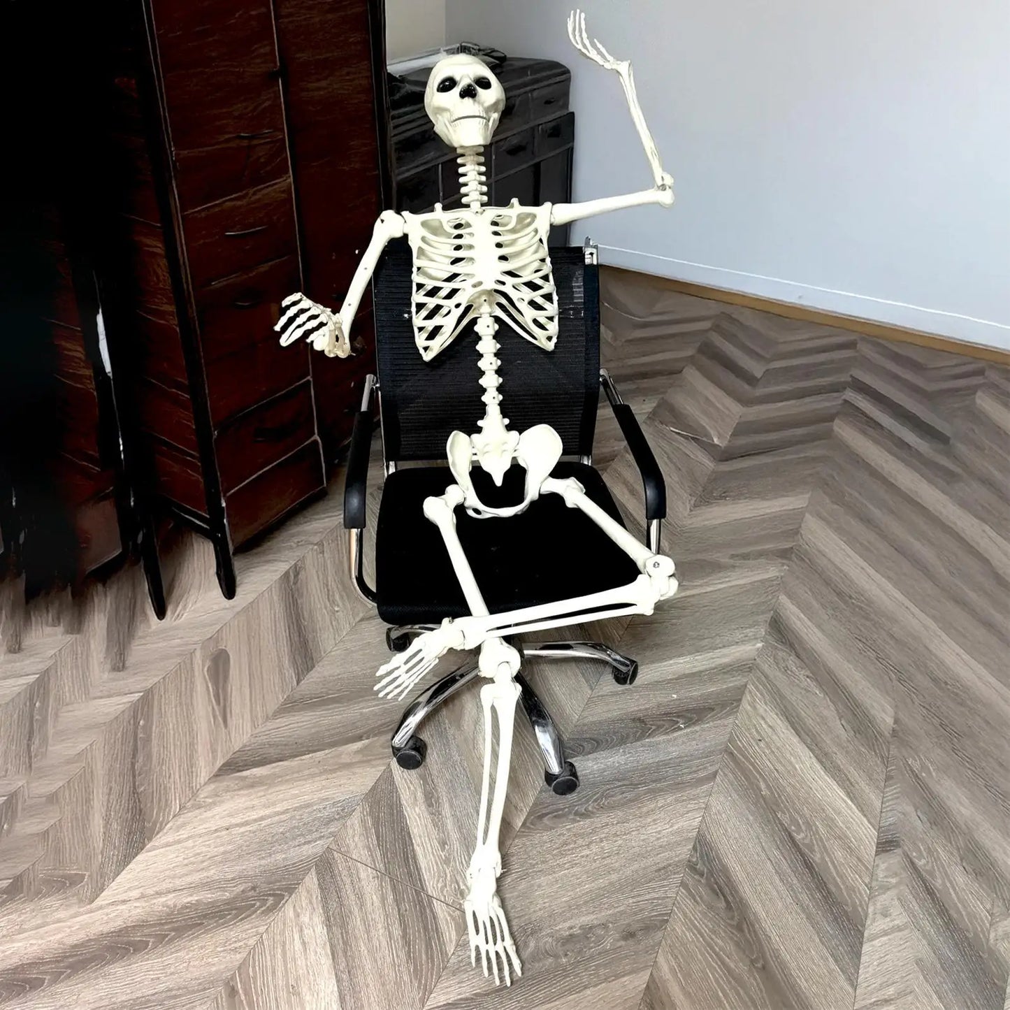 Halloween Skeleton Realistic Posable Skeleton with Movable Joints Weather-Resistant Outdoor Decorations Spooky Photo Props Party