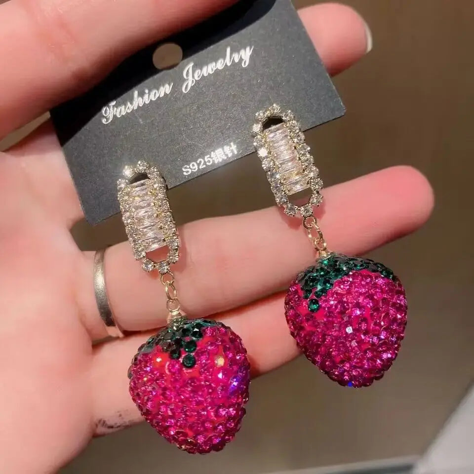 Vintage Pearl Rhinestone Strawberry C Drop Earrings for Women Sweet Romantic Gentle Dangle Earrings Exquisite Fashion Jewelry