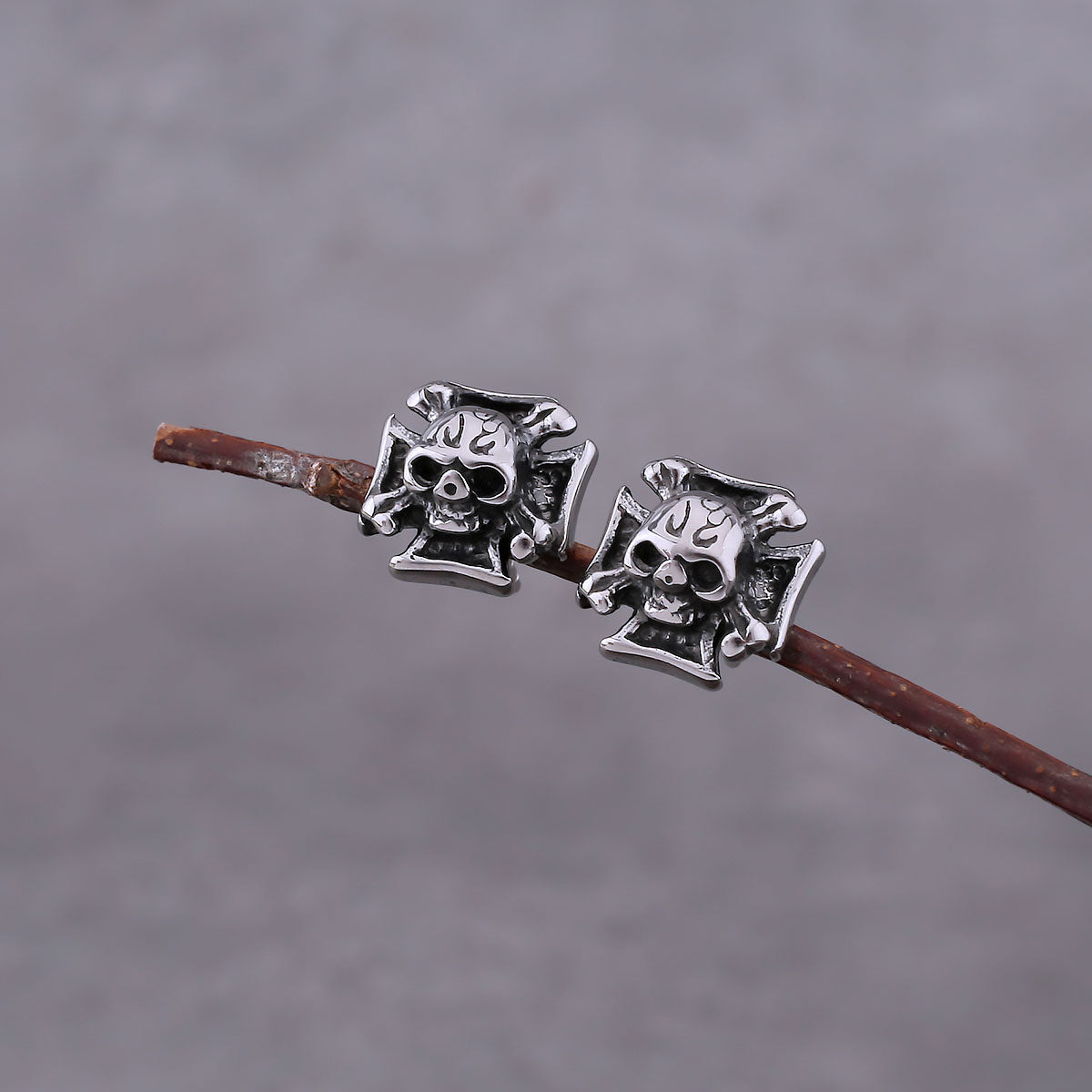 Vintage Cross Skull Stud Earrings For Men Stainless Steel Hip Hop Biker Punk Daily Accessories Fashion Party Charm Jewelry Gift