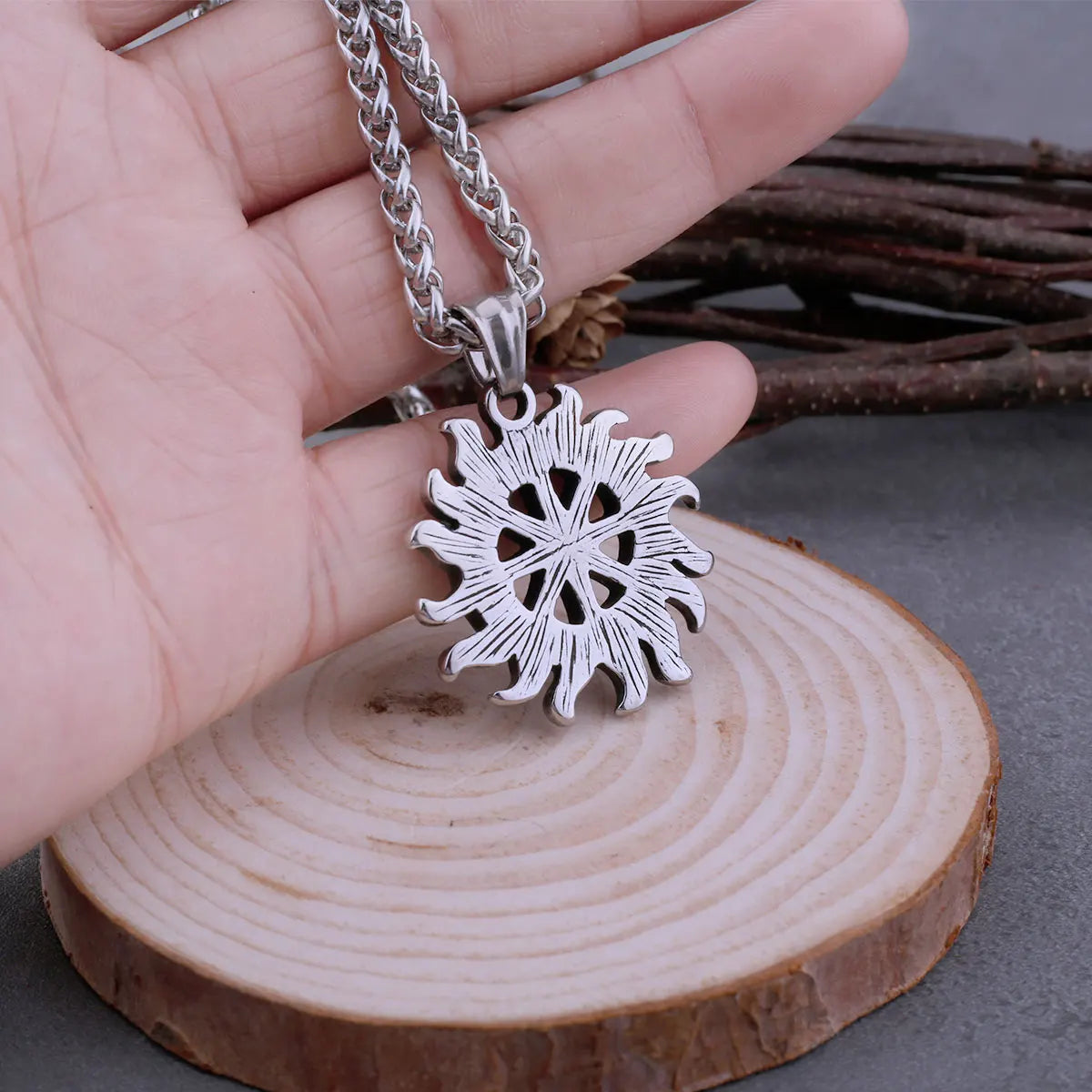 Men's Stainless Steel Vintage Sun Wheel Necklace Unique Pagan Slavic Symbol Amulet Biker Pendant Necklace Sun Symbol Jewelry