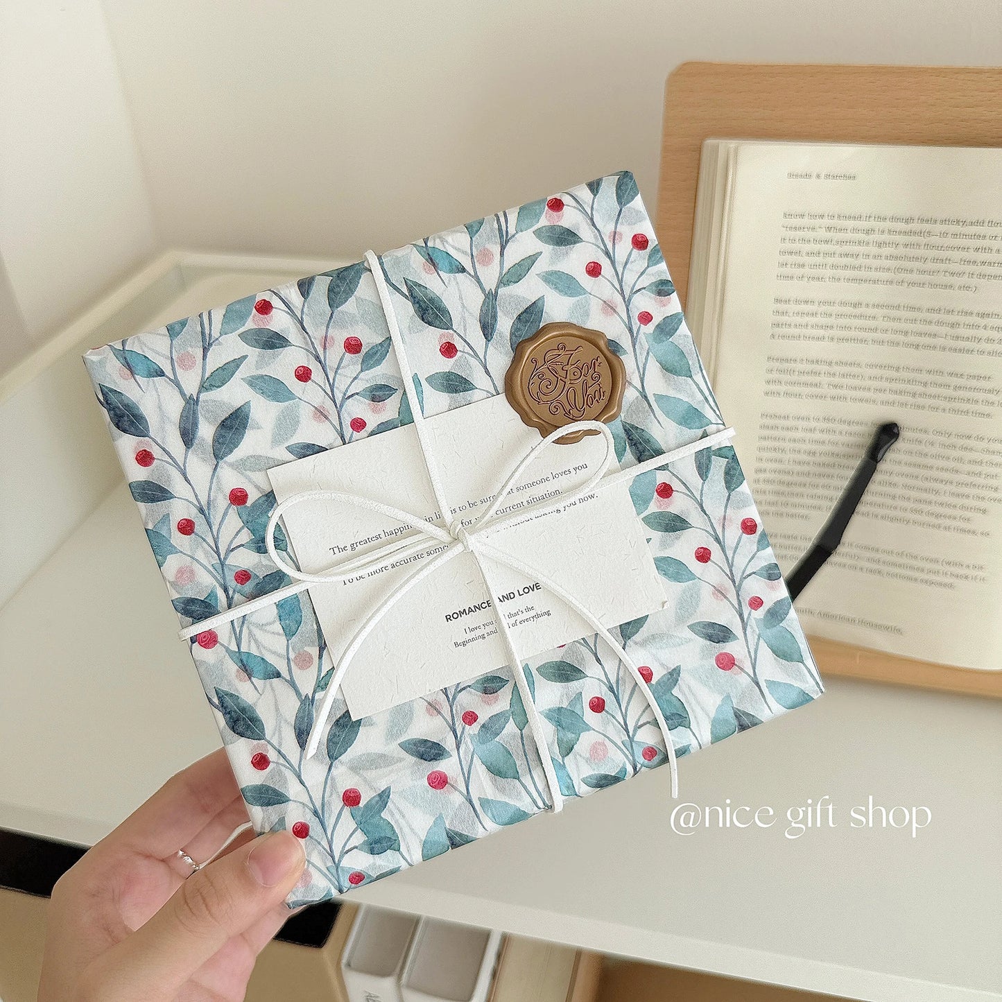 10/20pcs  Blue holly seed pattern thin paper  New Year Christmas gift wrapping paper Gift wrapping tissue paper