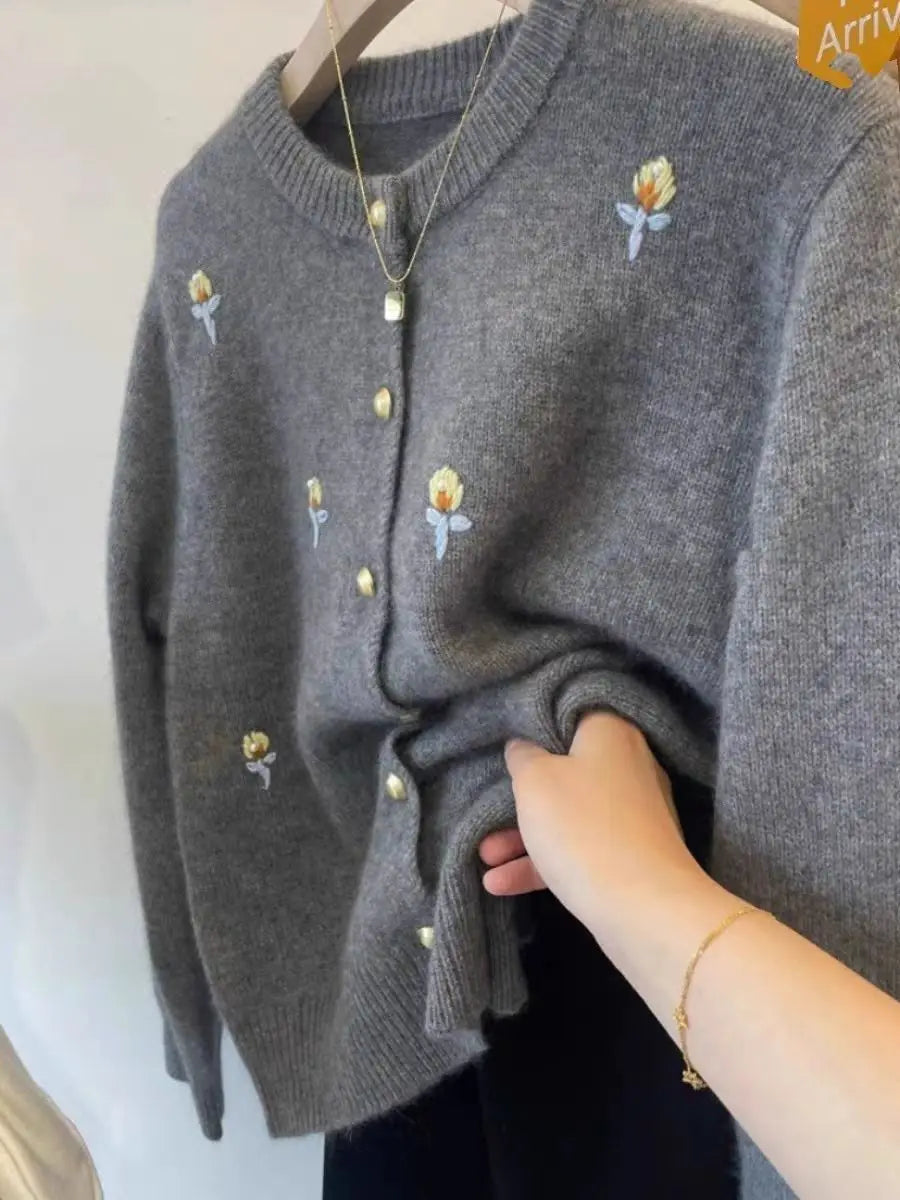 Grey Embroidered Raccoon Velvet Sweater Jacket for Women's Autumn and Winter 2024 New Lazy Style Korean Knitted Cardigan Top