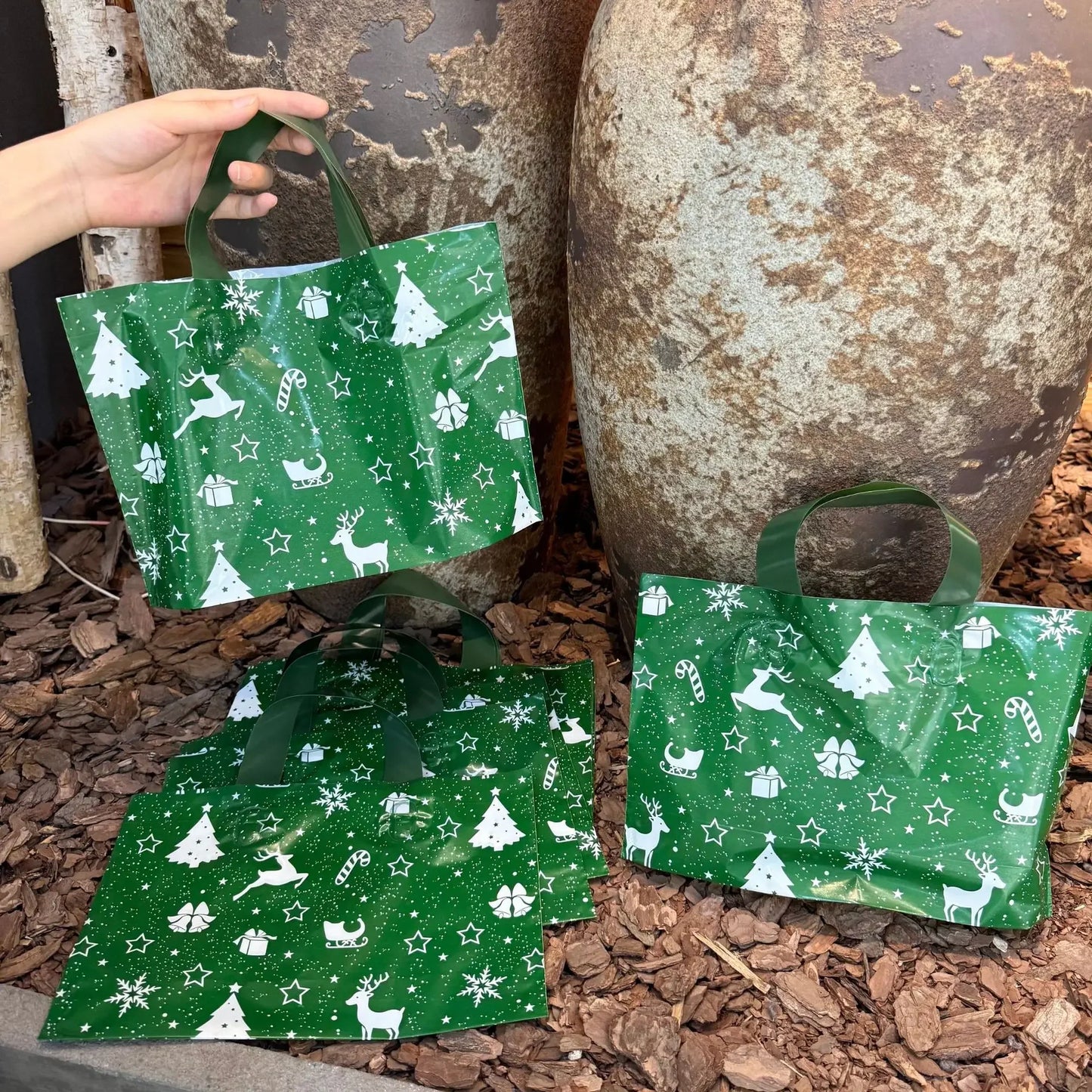 15pcs Christmas Gift Bags, Durable PP Plastic Party Favor Bags with Festive Snowflake & Reindeer Design,Reusable Tote-Style Bags