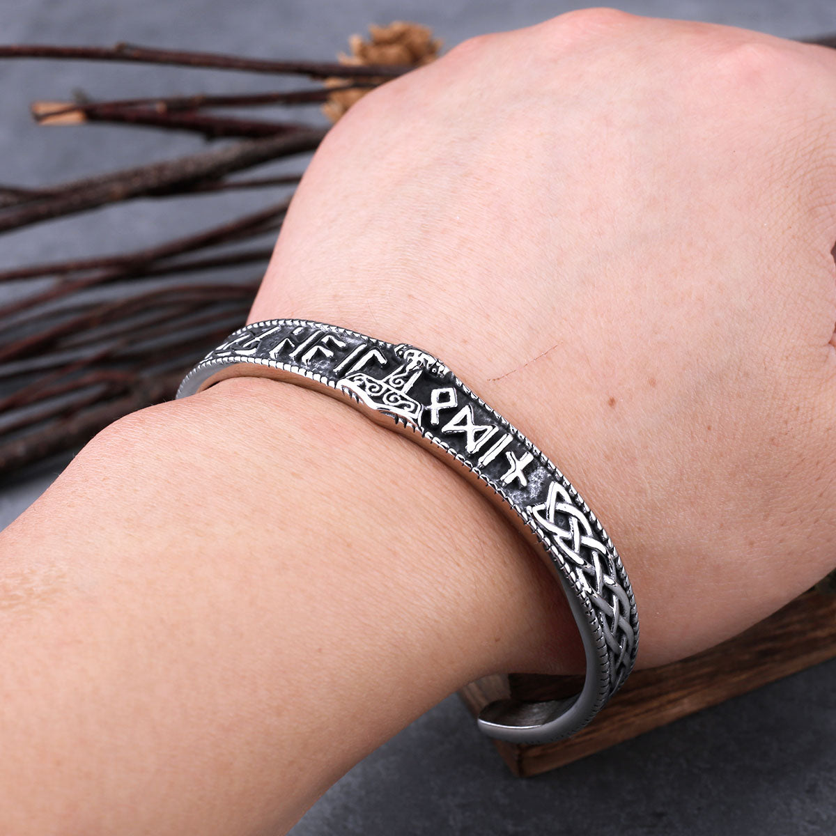 Stainless Steel Viking Thor's Hammer Bracelet Men and Women Vintage Punk Wristband Cuff Bracelet with Odin Rune Jewelry As  Gift