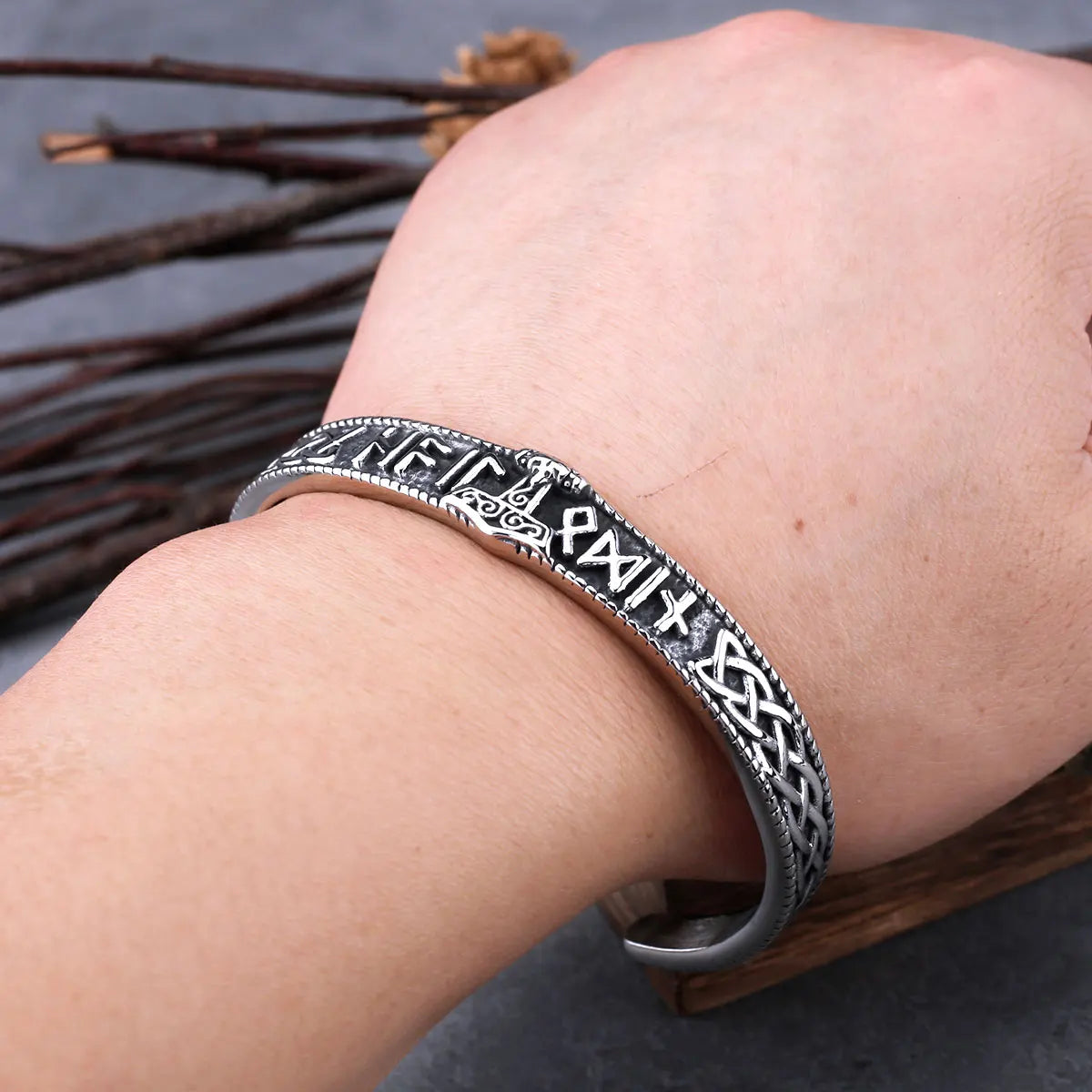 Stainless Steel Viking Thor's Hammer Bracelet Men and Women Vintage Punk Wristband Cuff Bracelet with Odin Rune Jewelry As  Gift