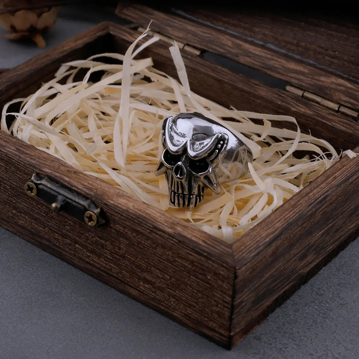 Vintage Samurai Skull Ring Men's Fashion Punk Hip Hop Biker Ring Gothic Skull Stainless Steel Jewelry Gift Drop Shipping
