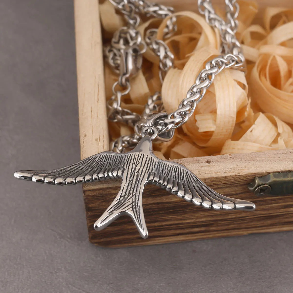 Stainless Steel Simplicity Animal Swallow Pendant Necklace Black Gun Plated Bird Necklace Jewelry Gift for Boyfriend