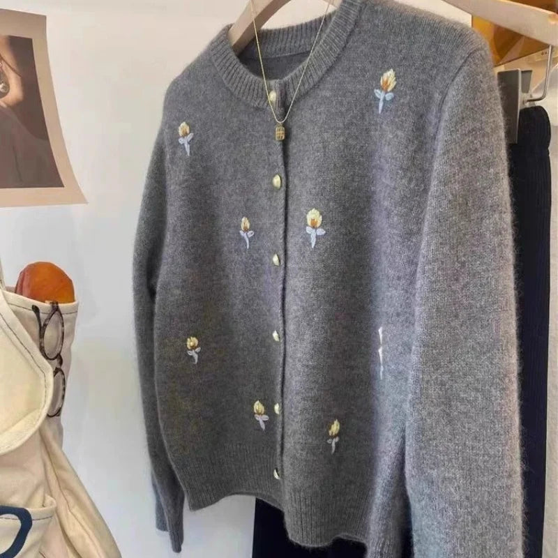 Grey Embroidered Raccoon Velvet Sweater Jacket for Women's Autumn and Winter 2024 New Lazy Style Korean Knitted Cardigan Top