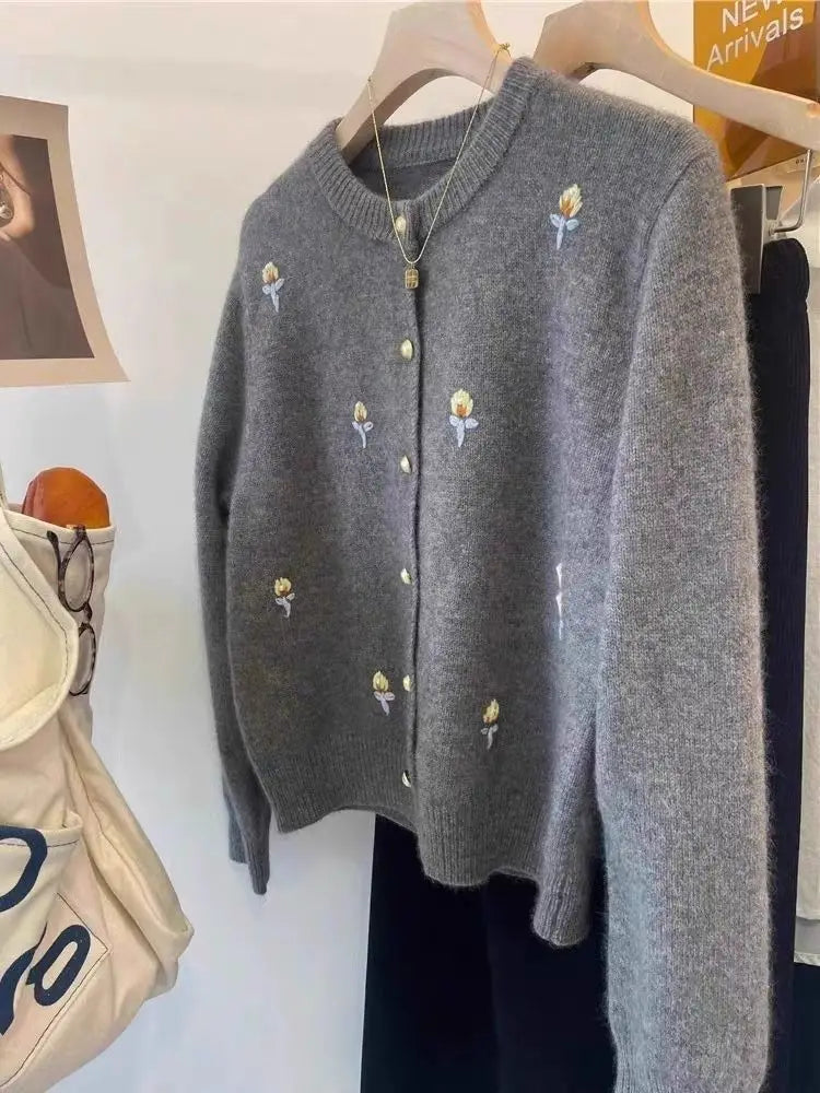 Grey Embroidered Raccoon Velvet Sweater Jacket for Women's Autumn and Winter 2024 New Lazy Style Korean Knitted Cardigan Top