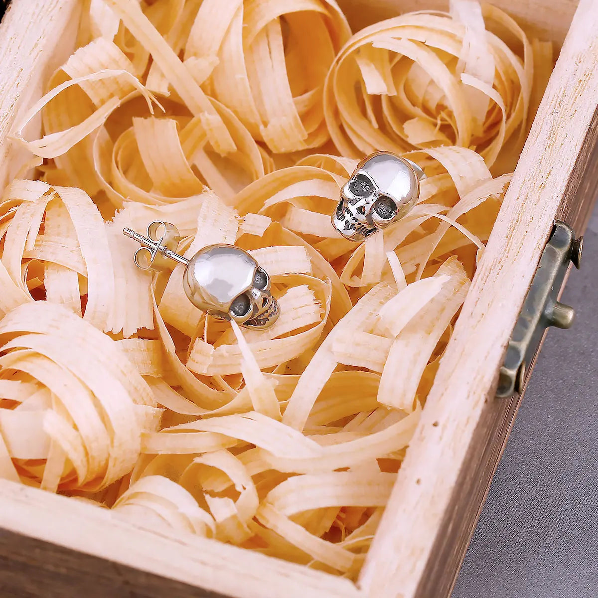316L Stainless Steel Hip Hop Skull Stud Earrings For Men and Women Fashion Daily Party Earrings Vintage Charm Jewelry As Gift