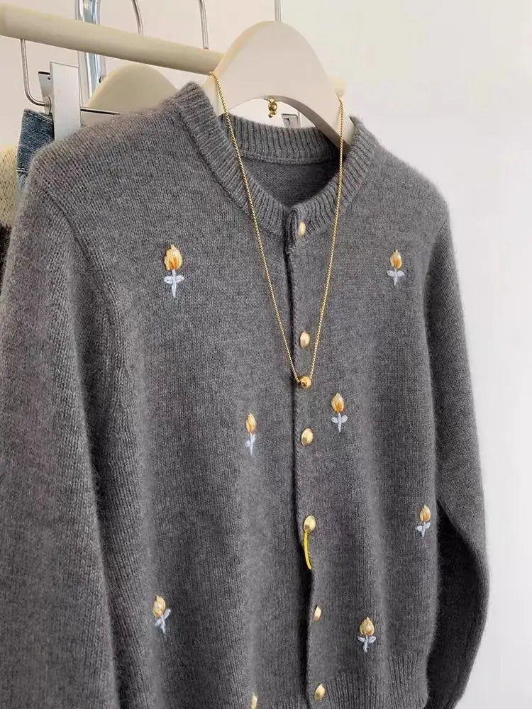 Grey Embroidered Raccoon Velvet Sweater Jacket for Women's Autumn and Winter 2024 New Lazy Style Korean Knitted Cardigan Top