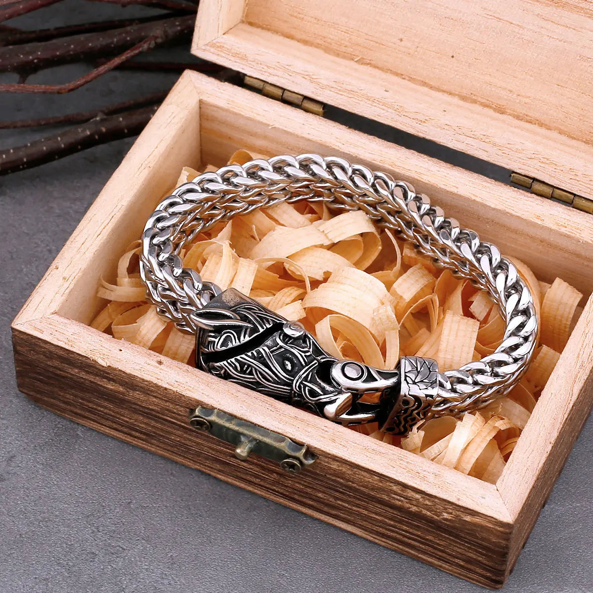 Fashionable Nordic Wolf Head 316L Stainless Steel Bracelet Dominant Animal Men's Bracelet Punk Cool Biker Wristband Accessories