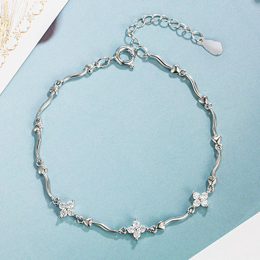 ANENJERY Sparkling Zircon Four Leaf Flower Chain Bracelet Light Luxury Design for Women Niche Simple Desgin Party Jewelry Gifts