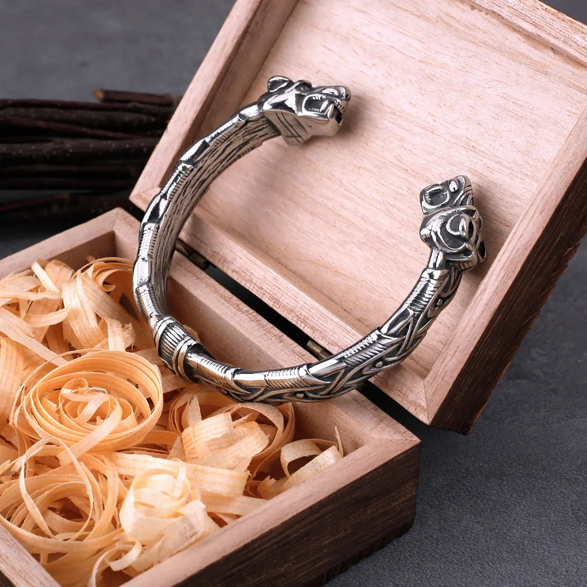 Nordic Viking Stainless Steel Wolf Head Bracelet Cuff Bracelet Gift Adjustable Men's and Women's Jewelry