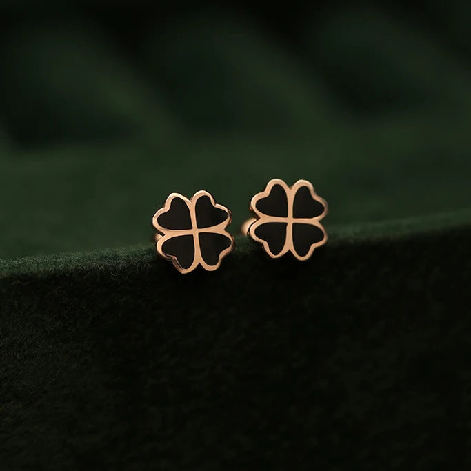 One Piece 925 Silver Cute Black Heart Clover Plant Stud Earrings for Fashion Women Fine Jewelry Minimalist Accessories