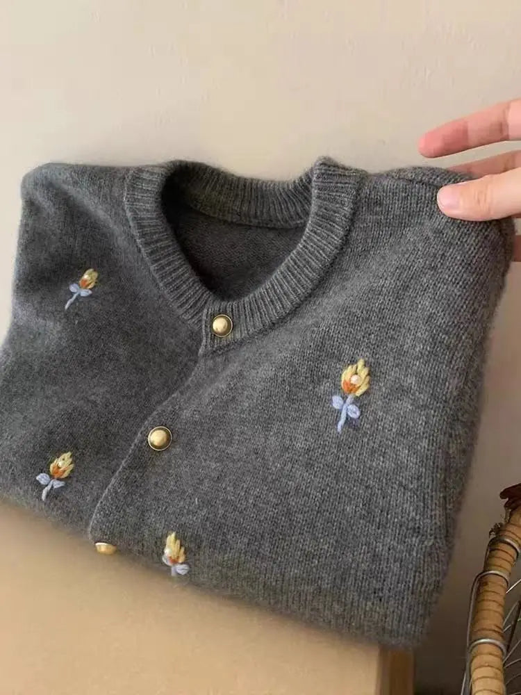 Grey Embroidered Raccoon Velvet Sweater Jacket for Women's Autumn and Winter 2024 New Lazy Style Korean Knitted Cardigan Top