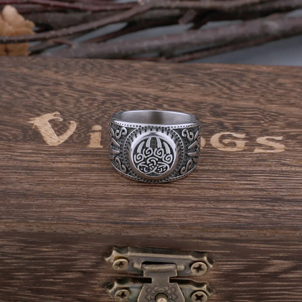 Nordic personality domineering Viking bear claw men's stainless steel ring European and American retro jewelry one piece shippin
