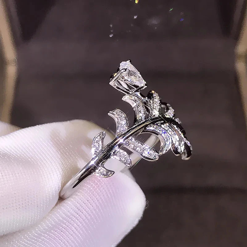 Huitan Exquisite Women Rings Leaf Design Brilliant Waterdrop Cubic Zircon Luxury Wedding Accessories Statement Rings New Jewelry